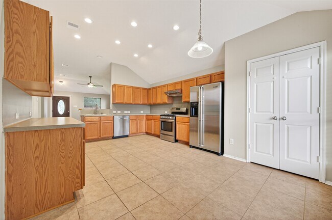 Building Photo - 18499 Sunrise Pines Dr
