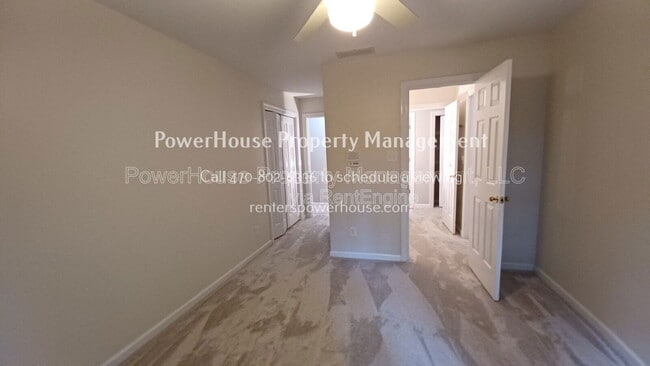 Building Photo - 5190 Southlake Dr