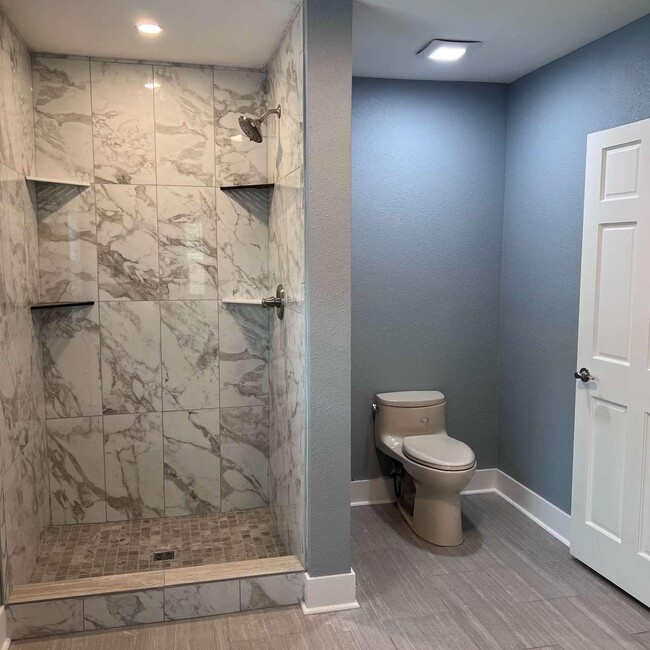 Building Photo - 121 Harbeson Ave SE