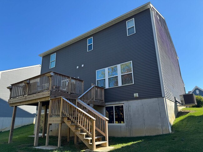 Building Photo - Fully furnished brand new construction. Luxury in HOA with pool