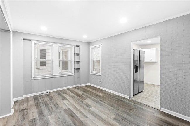 Building Photo - 505 Wood St