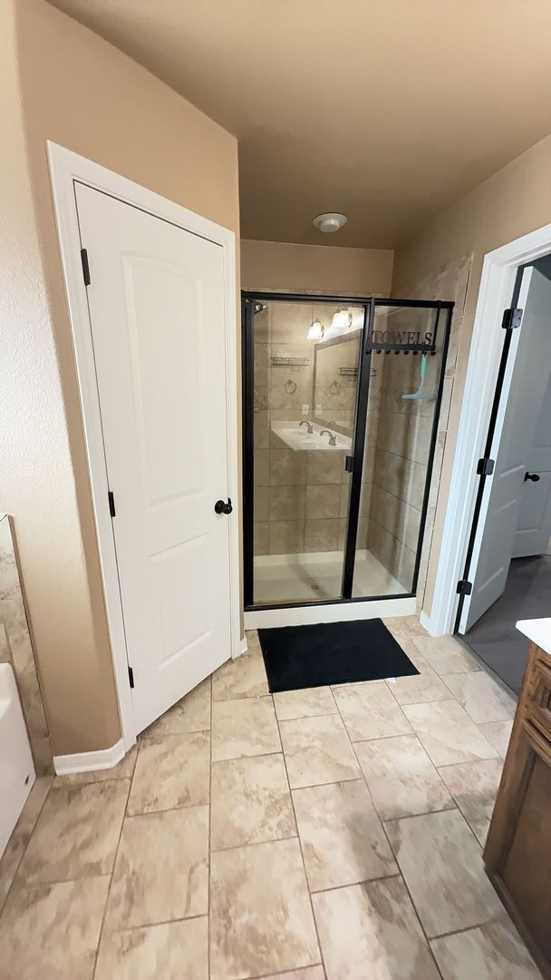 Building Photo - 3-bedroom 2-bathroom house!  HOUSING ACCEPTED! MANY ITEMS INCLUDED!