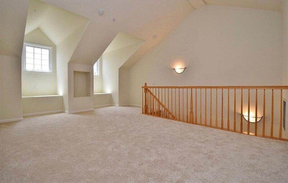 Large Bonus Room - 3624 Whitworth Dr