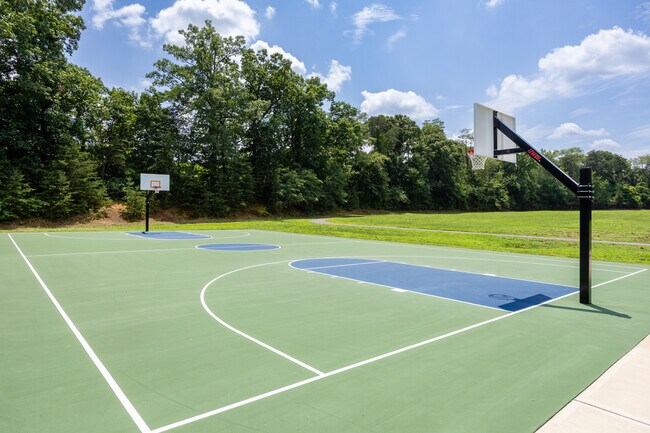 Building Photo - 9 Crest Ct