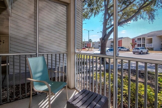 Building Photo - Ground Floor 1/1 with Den Newly Renovated