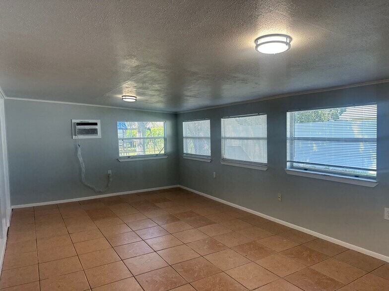 secong living 2 - 795 2nd St