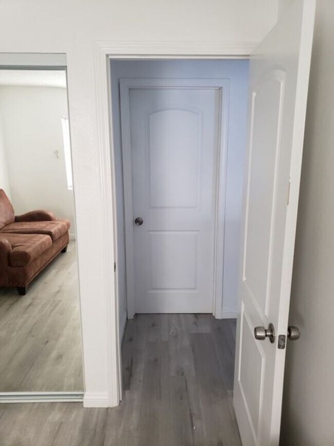 Building Photo - 1 Bedroom 1 Bath   Tropciana & Eastern Area