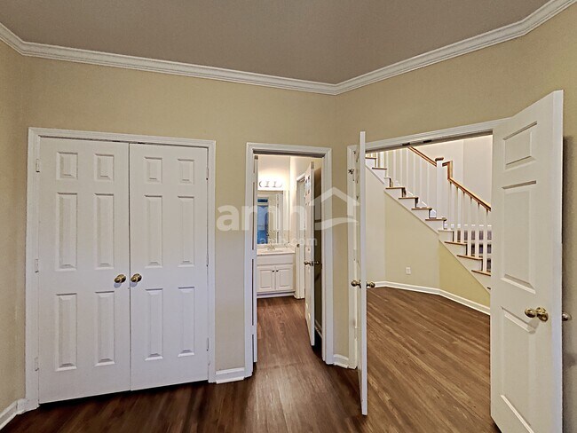 Building Photo - 815 Hillcrest Ln