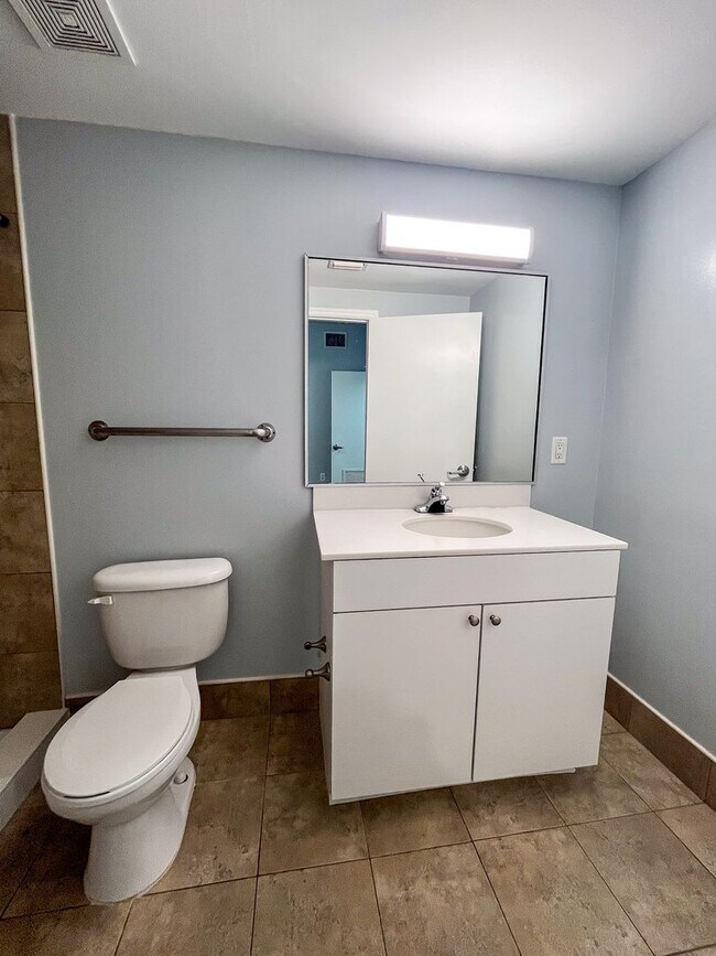 Building Photo - Lofts Oasis #117