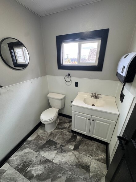 Building Photo - 1548 Island Ave