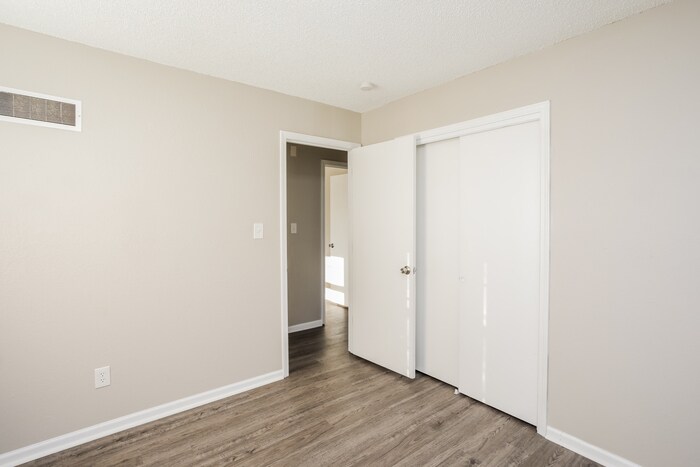 Building Photo - 19145 E 14th St N