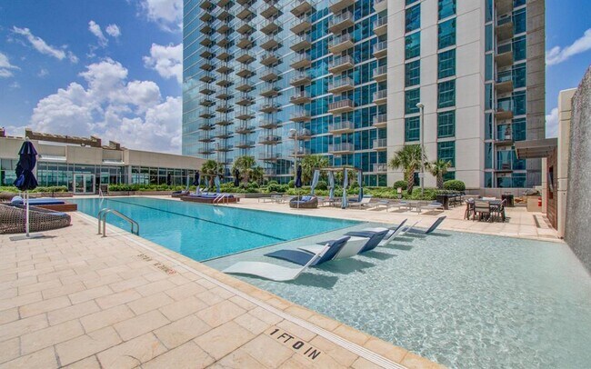 Building Photo - 5925 Almeda Rd