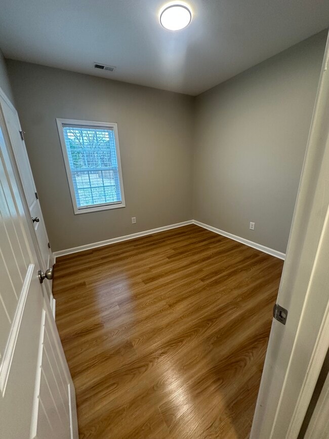 Building Photo - 104 Hooks Glenn Dr