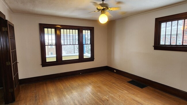 Building Photo - Four Bedroom Single Family Home in Bradford PA! Off Street Parking!