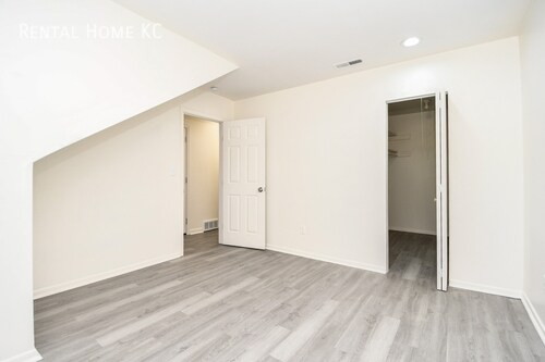 Building Photo - 9007 W 78th Cir