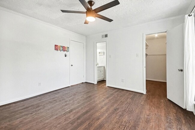 Building Photo - 307 Yacht Club Ln