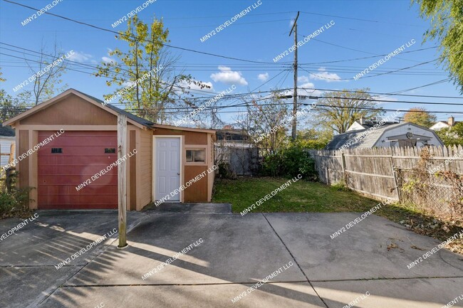 Building Photo - 22618 Maxine St