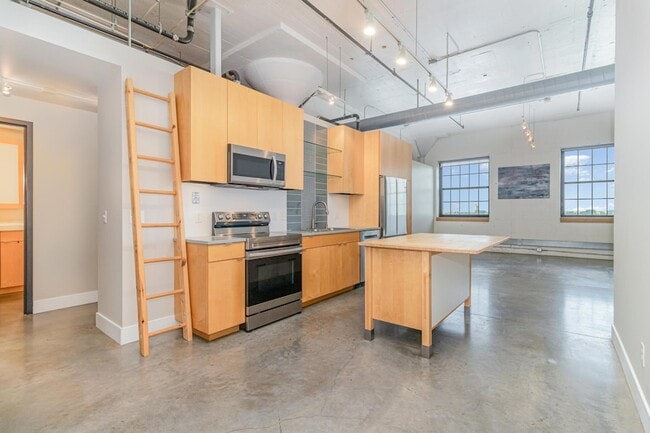 Primary Photo - 730 Stinson Blvd NE