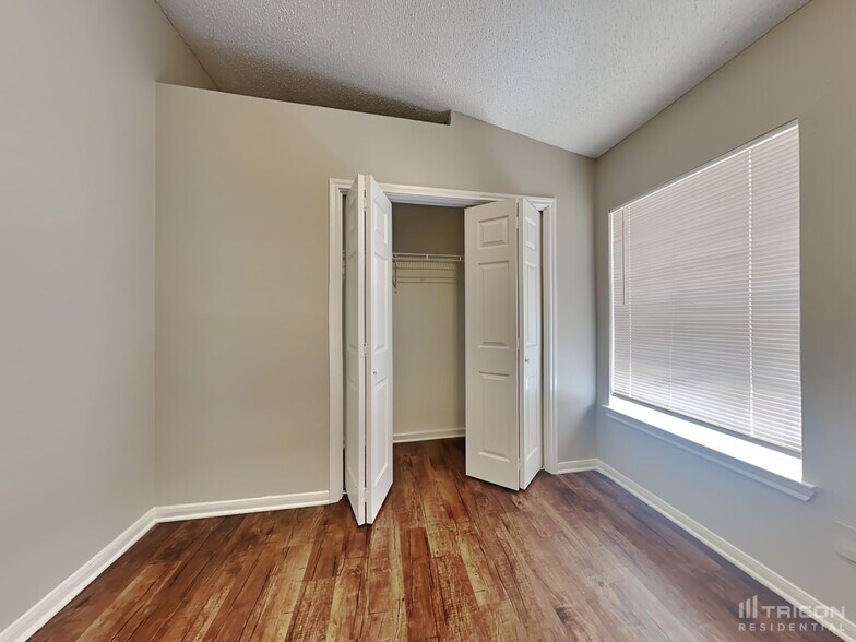 Building Photo - 3263 Jorns St