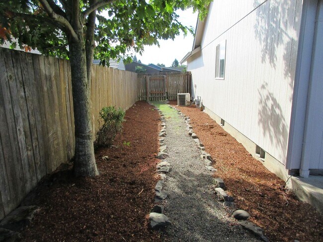 Building Photo - 4523 Wildcherry Dr SE