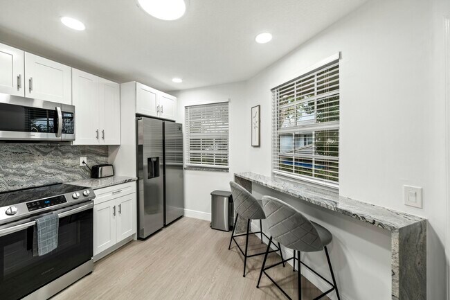 Building Photo - 6553 Via Regina