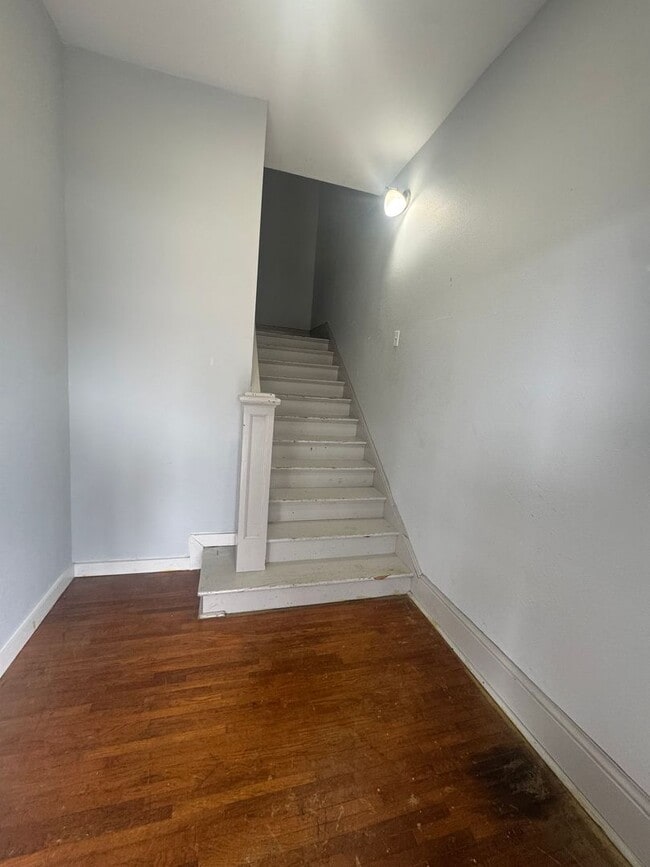 Building Photo - Two Bedroom Highland Apartment