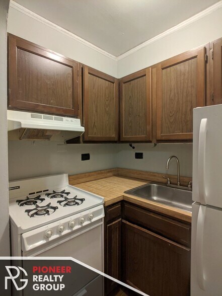 Building Photo - 835 W Wolfram St