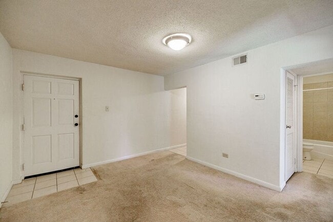 Building Photo - 250 Little St