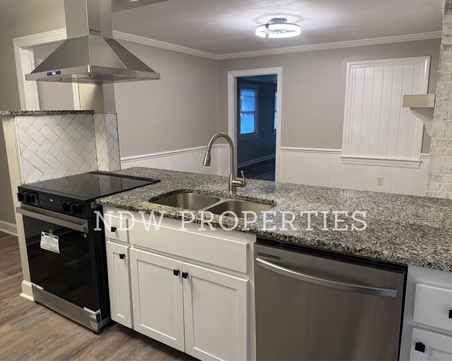 Building Photo - 3408 Greenbriar Dr