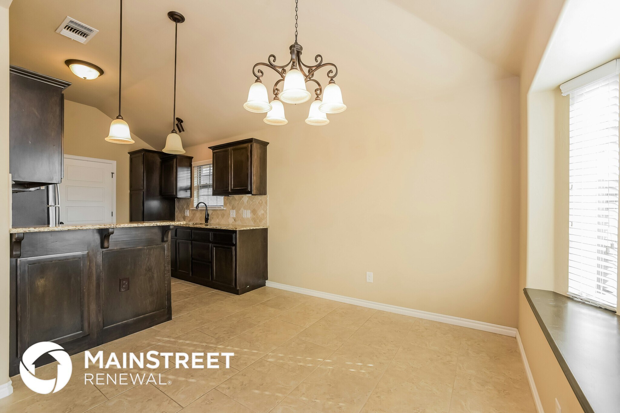 Building Photo - 608 Talon Dr