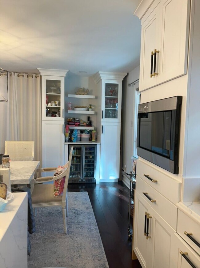 Building Photo - Gorgeous, fully remodeled 5 bed 3 bath centrally located in Great Falls