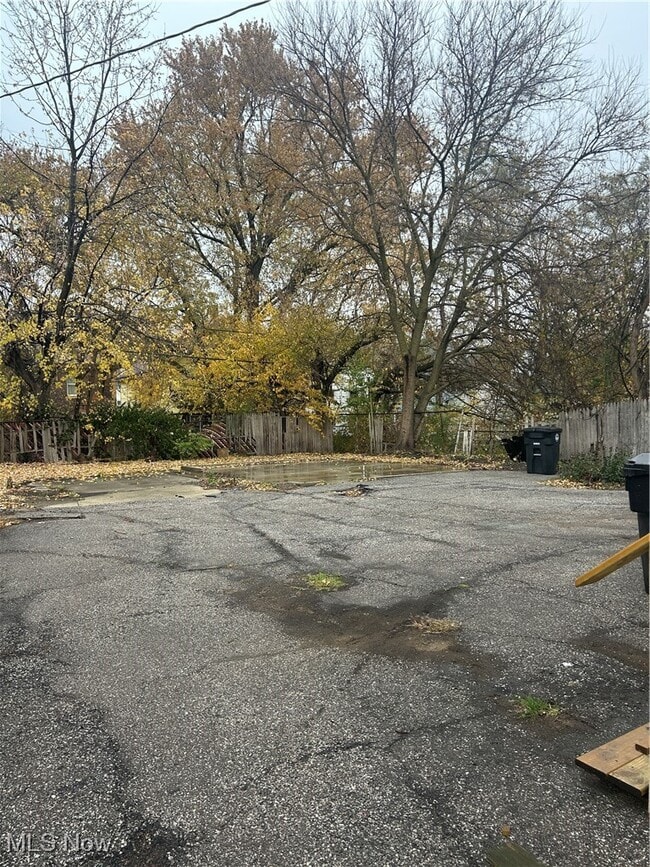 Building Photo - 7417 Linwood Ave