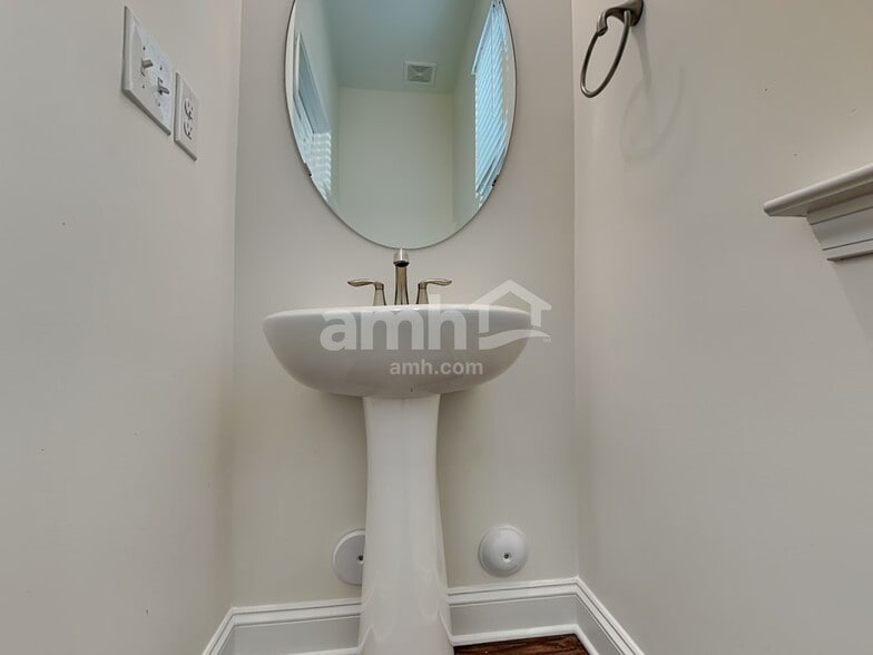 Building Photo - 3273 Brierhill Rd