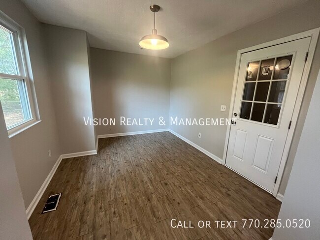 Building Photo - 5842 Oak Ct