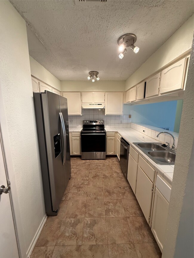 Building Photo - 9011 Ketchwood Dr