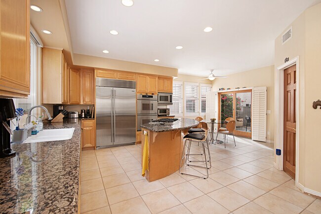 Building Photo - 14061 Mercado Dr