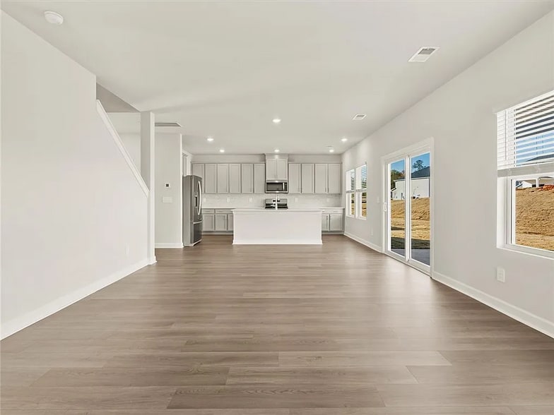 Building Photo - 105 Oval Ct