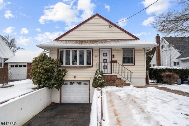 Building Photo - 784 Cherry St