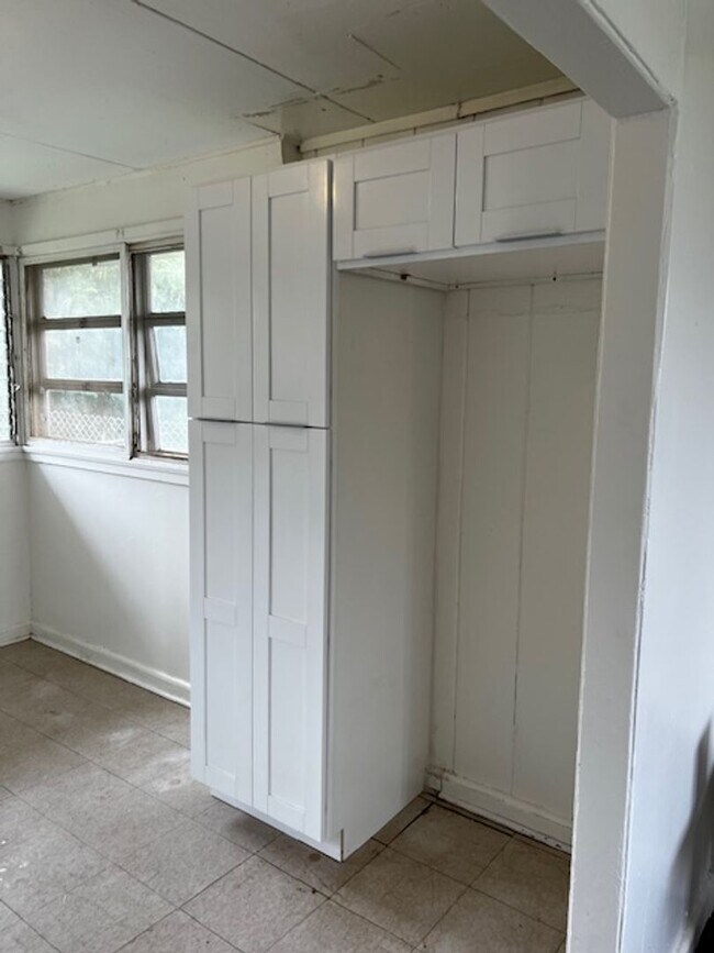 Building Photo - Partly Furnished 2 bedroom 1 bath Single Family Home