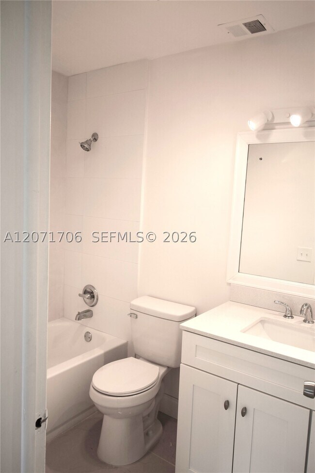Building Photo - 2166 NE 56th St