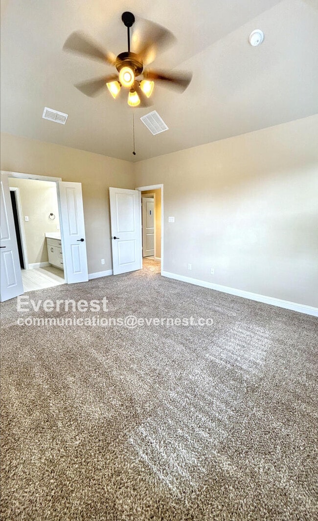 Building Photo - 2233 Zenith Ave