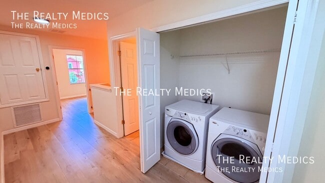 Building Photo - 5161 Regatta Dr