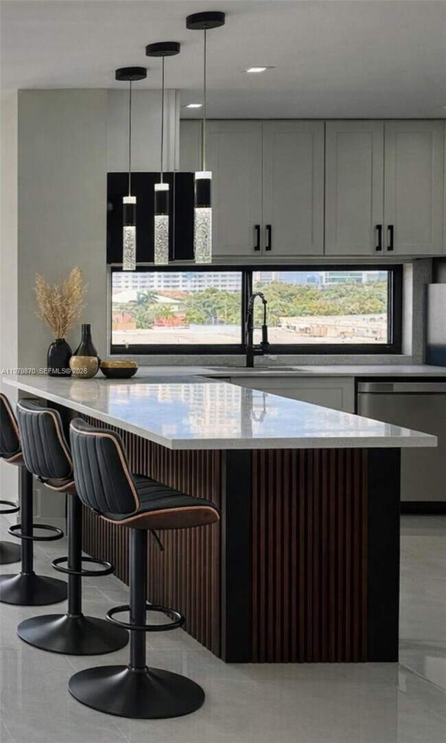 Building Photo - 17021 N Bay Rd