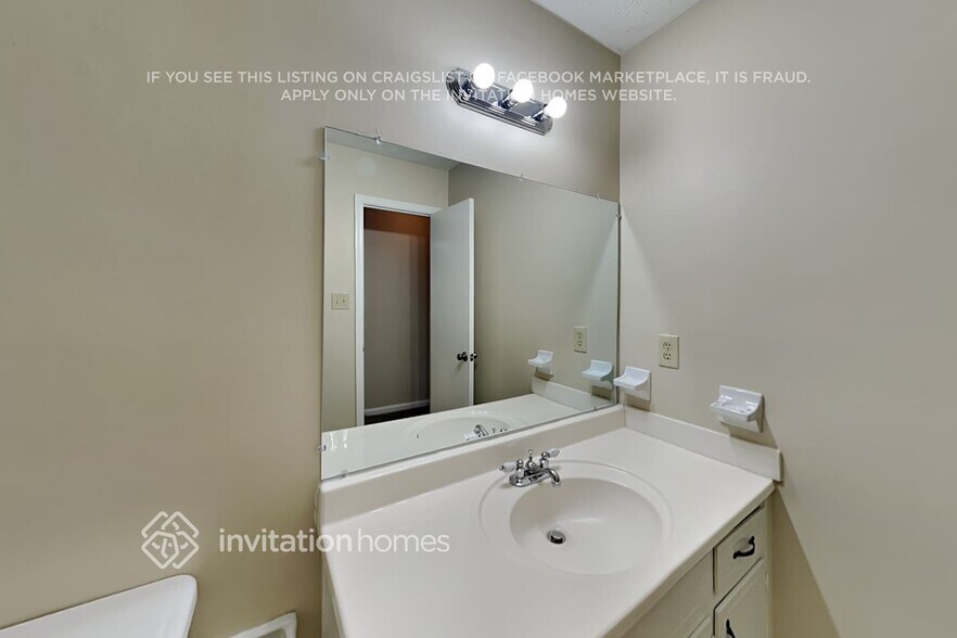 Building Photo - 3158 Larkspur Cir SW