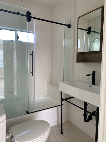 Bathroom - 2452 Palm Dr