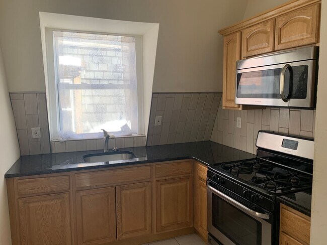 Building Photo - 86 Clinton Ave