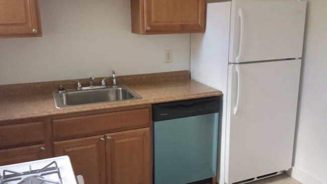 Building Photo - Incredible Two Story Duplex in Squirrel Hill!