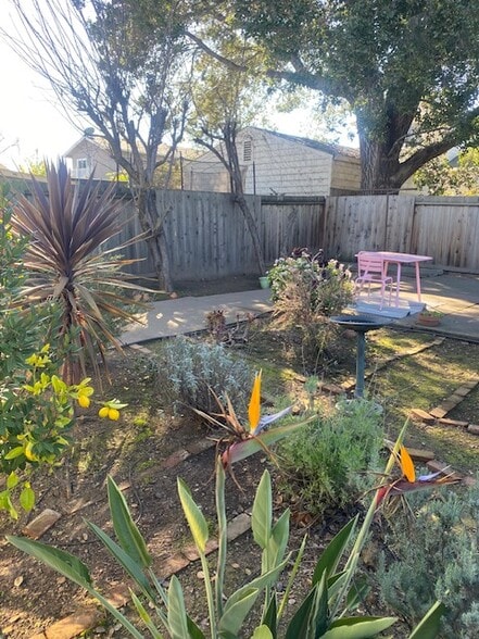 Building Photo - 724 7th Ave