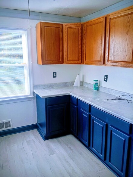 Building Photo - 2201 Floral Park Rd