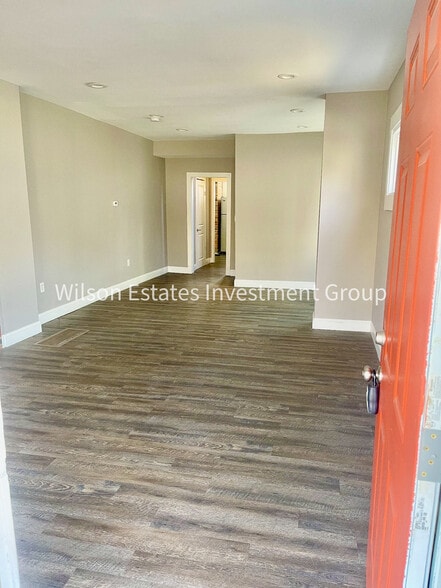 Building Photo - 1547 E Rich St